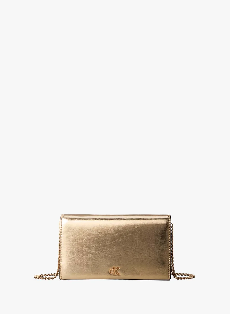 كالفن كلاين محفظة بسلسلة معدنية بحروف أولى